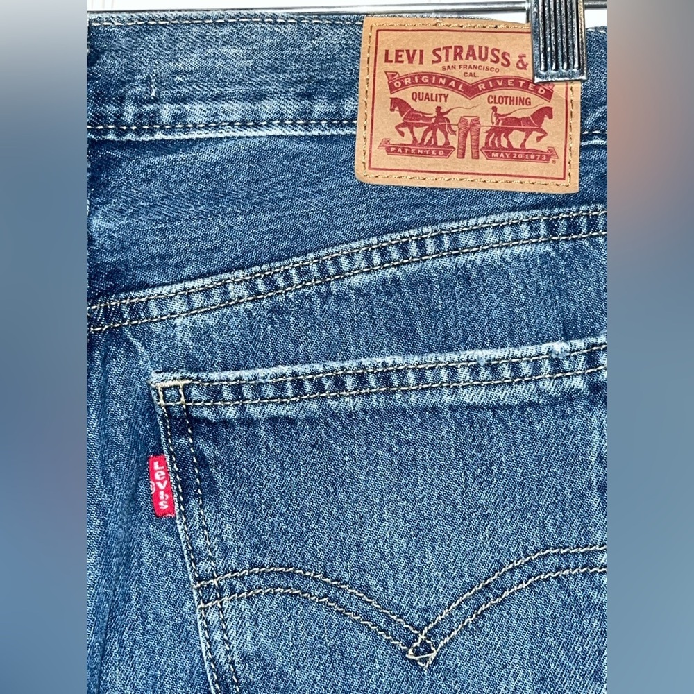 Levi's Low Pro Straight Jeans Sz 26 Medium Wash 100% cotton distressed - Picture 4 of 5